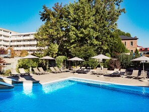 Indoor pool, pool loungers