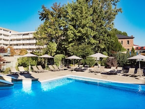 Indoor pool, pool loungers