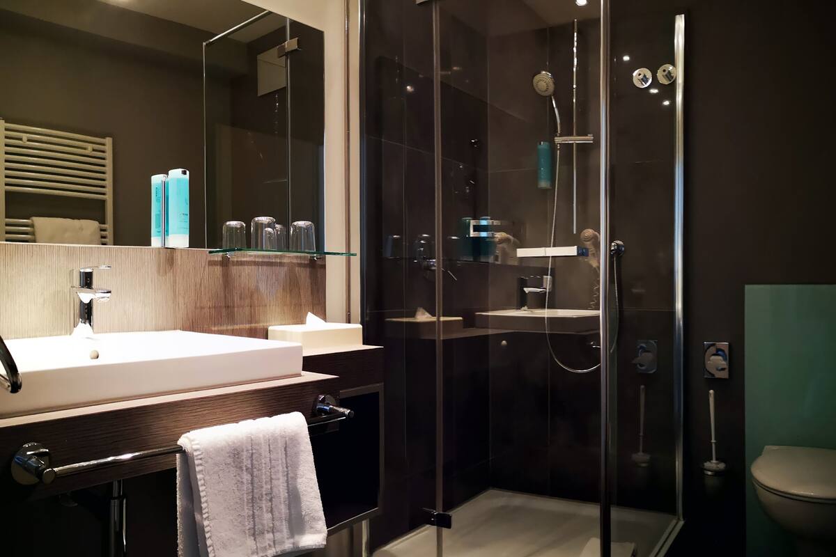 comfort double room | bathroom | hair dryer, bathrobes, towels