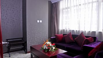 City Studio, 1 King Bed, Garden Area | Minibar, in-room safe, desk, blackout drapes