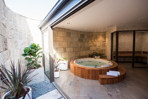 Couples treatment room(s), hot tub, steam room, body treatments - Anchorage Port Stephens (Corlette)