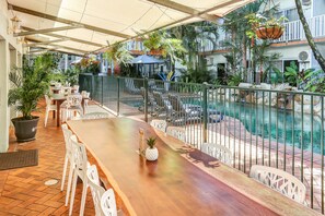 Outdoor banquet area - Coral Tree Inn (Cairns)