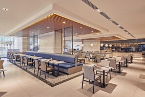 2 restauranter, frokost serveres