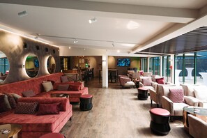 ガーデン ビュー、朝食、ランチ、ディナーに営業