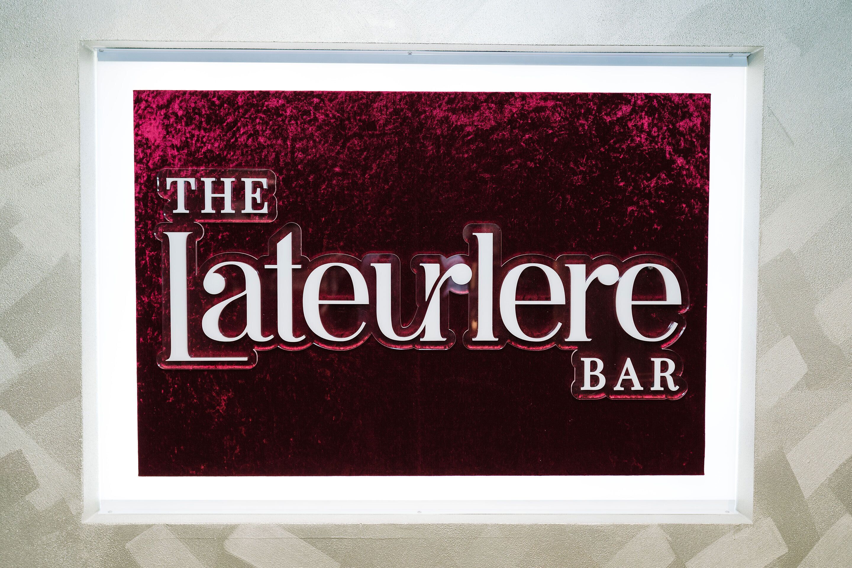 garden views, serves breakfast, lunch and dinner