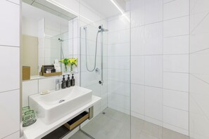 Designer-hygieniatuotteet, hiustenkuivaaja, pyyhkeet, saippua