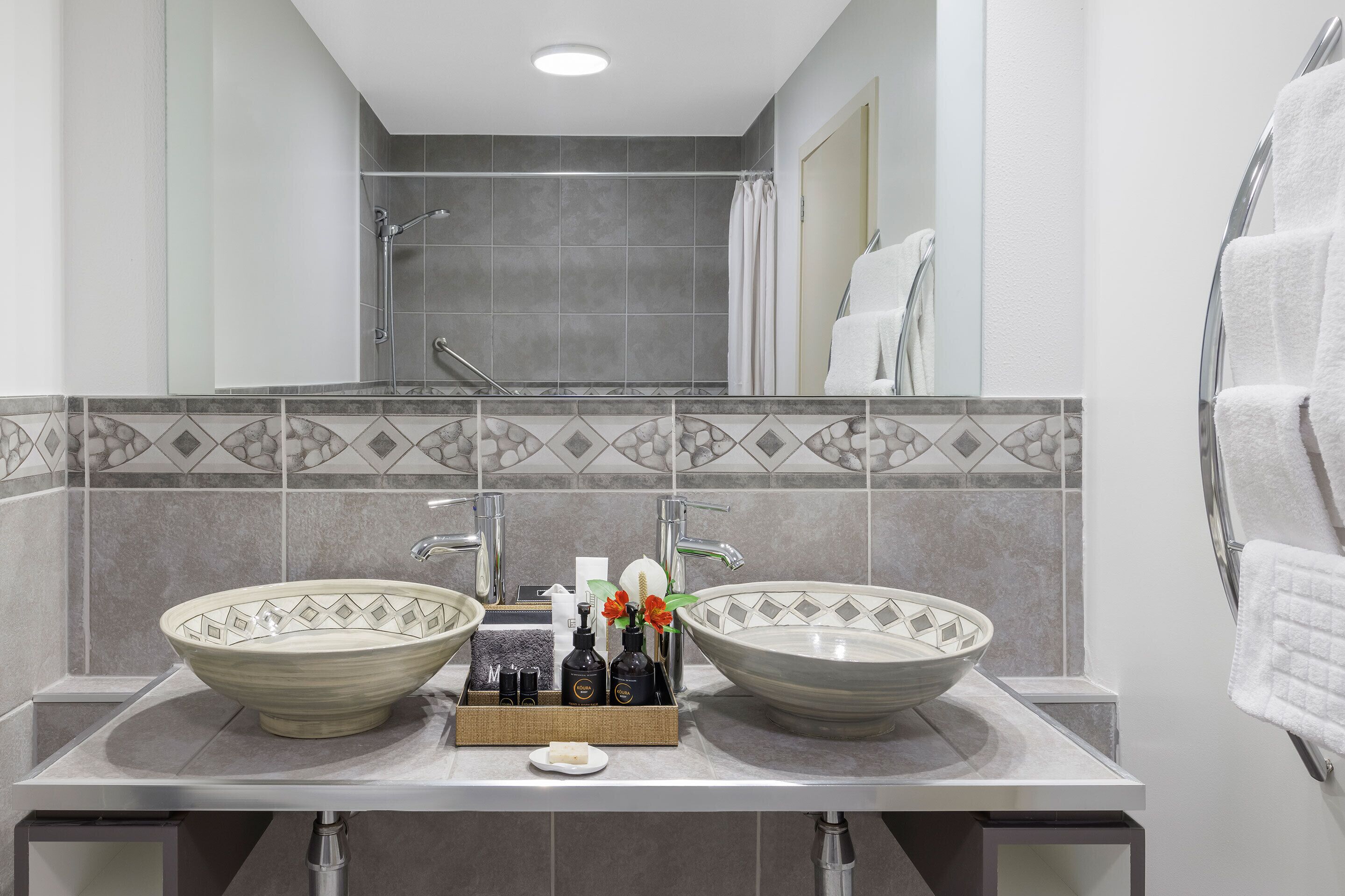 executive suite, 1 king bed | bathroom | designer toiletries, hair dryer, towels, soap