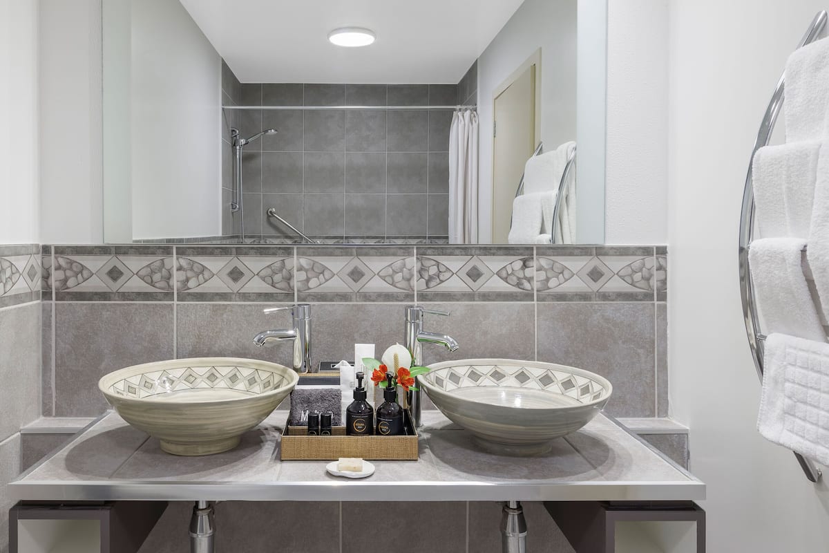 executive suite, 1 king bed | bathroom | designer toiletries, hair dryer, towels, soap