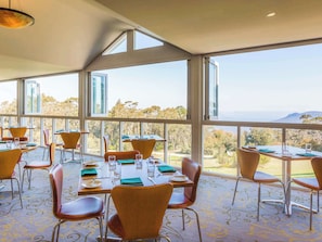 3 restaurants, breakfast, lunch, dinner served; local cuisine