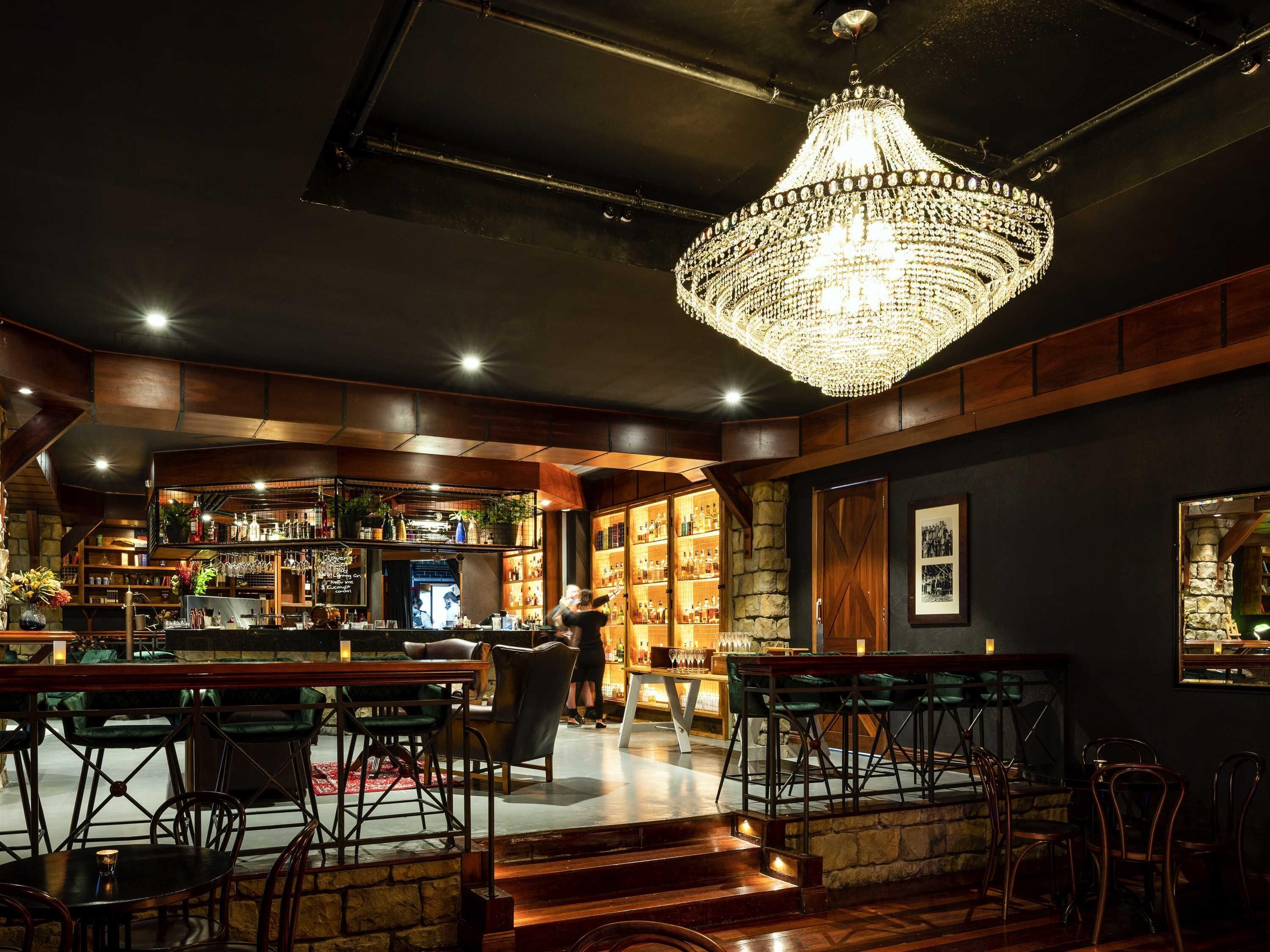 2 bares/lounges