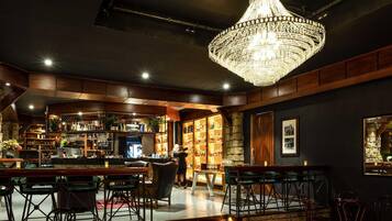 2 bares/lounges