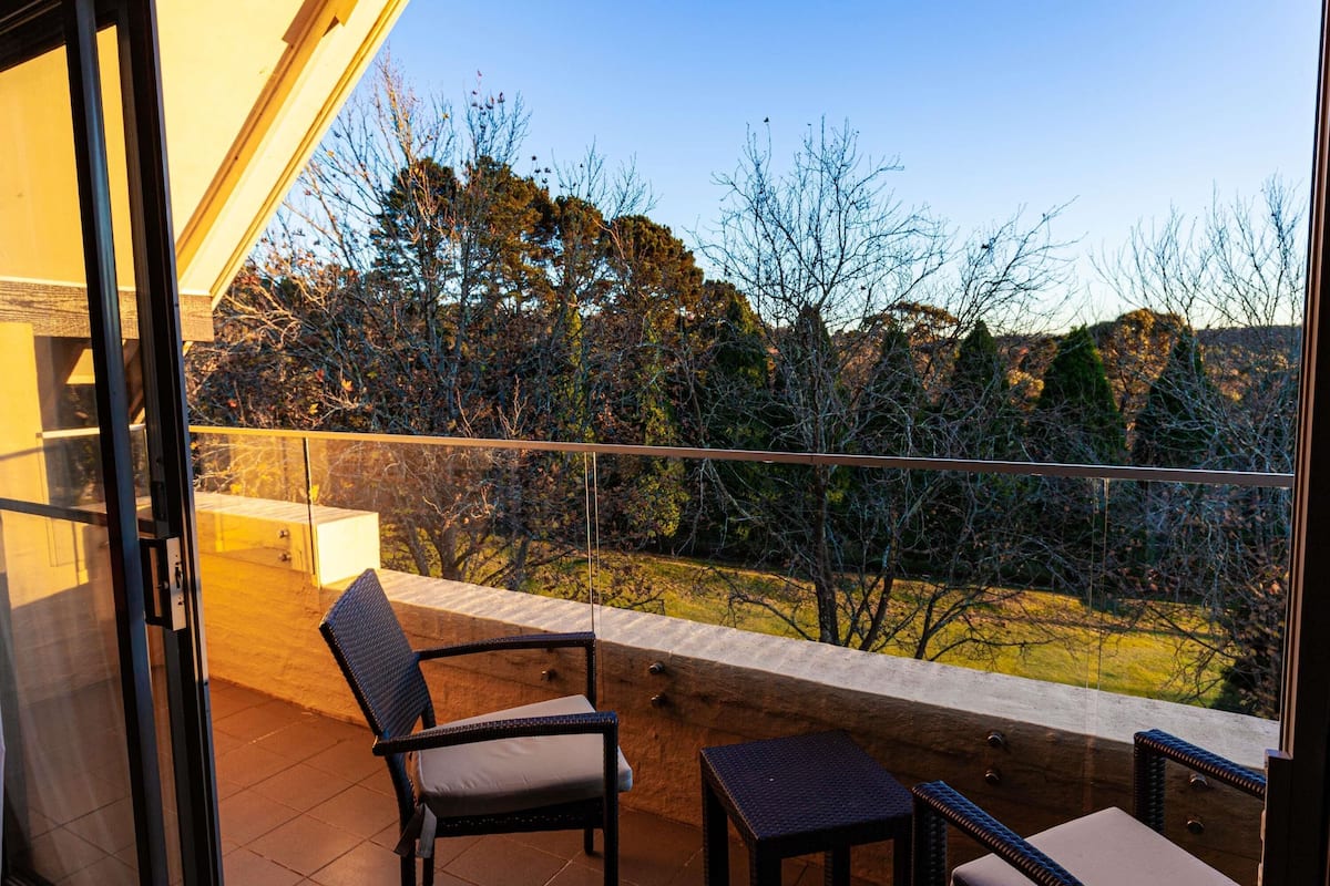 Deluxe Room, 1 King Bed, Balcony | Minibar, in-room safe, desk, blackout drapes