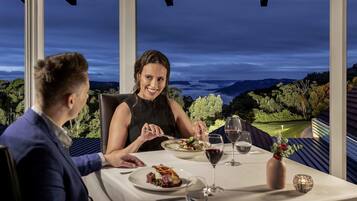 3 ristoranti; aperti a colazione, a pranzo e a cena