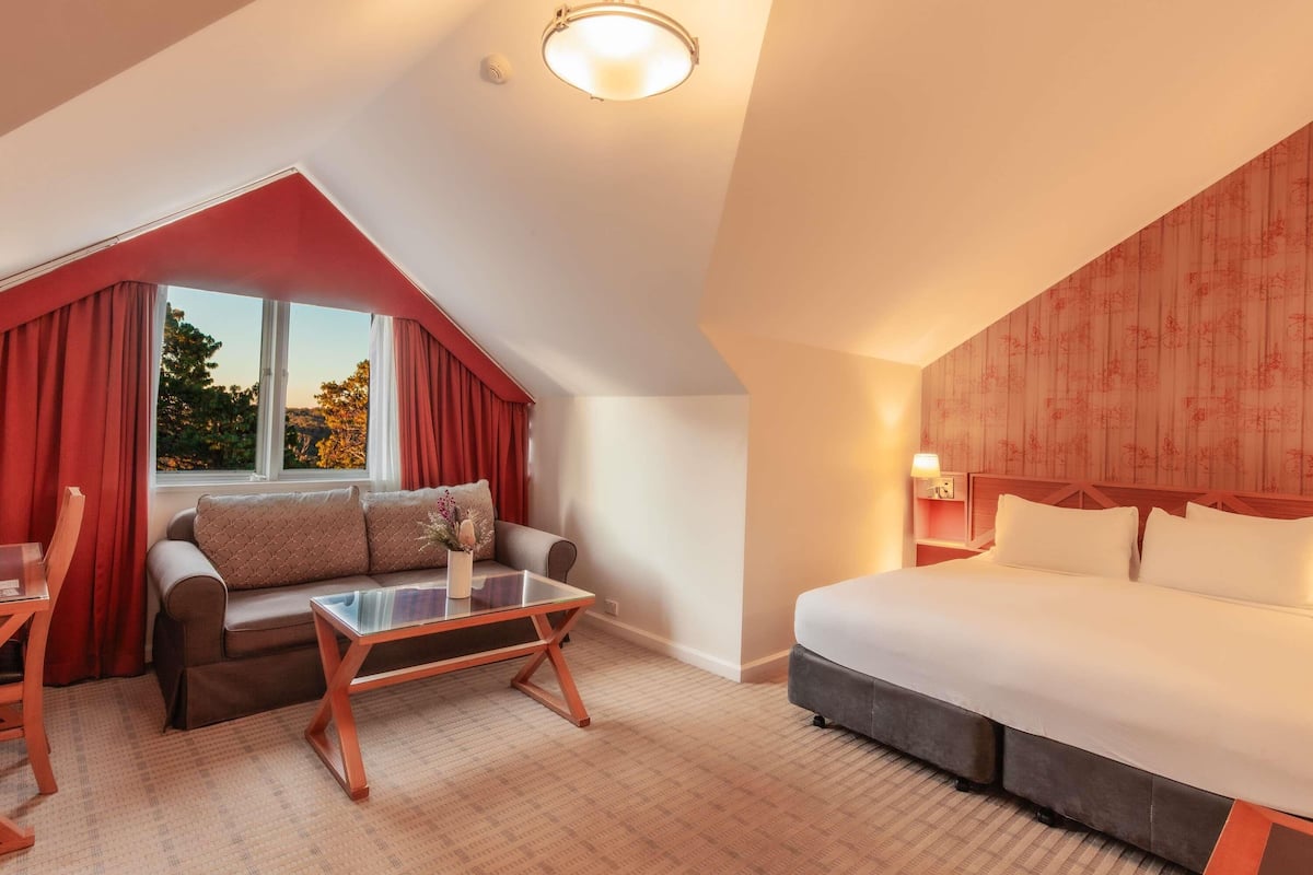 Chambre Deluxe, 1 très grand lit (Spa bath) | Minibar, coffres-forts dans les chambres, bureau, rideaux occultants