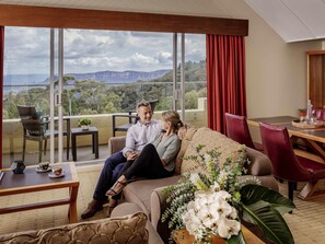 Minibar, in-room safe, desk, blackout curtains - Fairmont Resort Blue Mountains MGallery Collection (Leura)