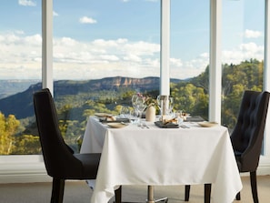 3 restaurants; breakfast, lunch, and dinner served - Fairmont Resort Blue Mountains MGallery Collection (Leura)