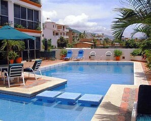 2 outdoor pools, pool umbrellas, pool loungers - Hotel Suites La Siesta (Puerto Vallarta)