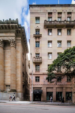 Front of property - Rothbury Hotel (Brisbane)