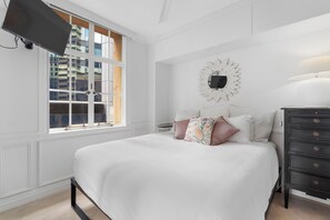 Premium bedding, pillow-top beds, individually decorated - Rothbury Hotel (Brisbane)