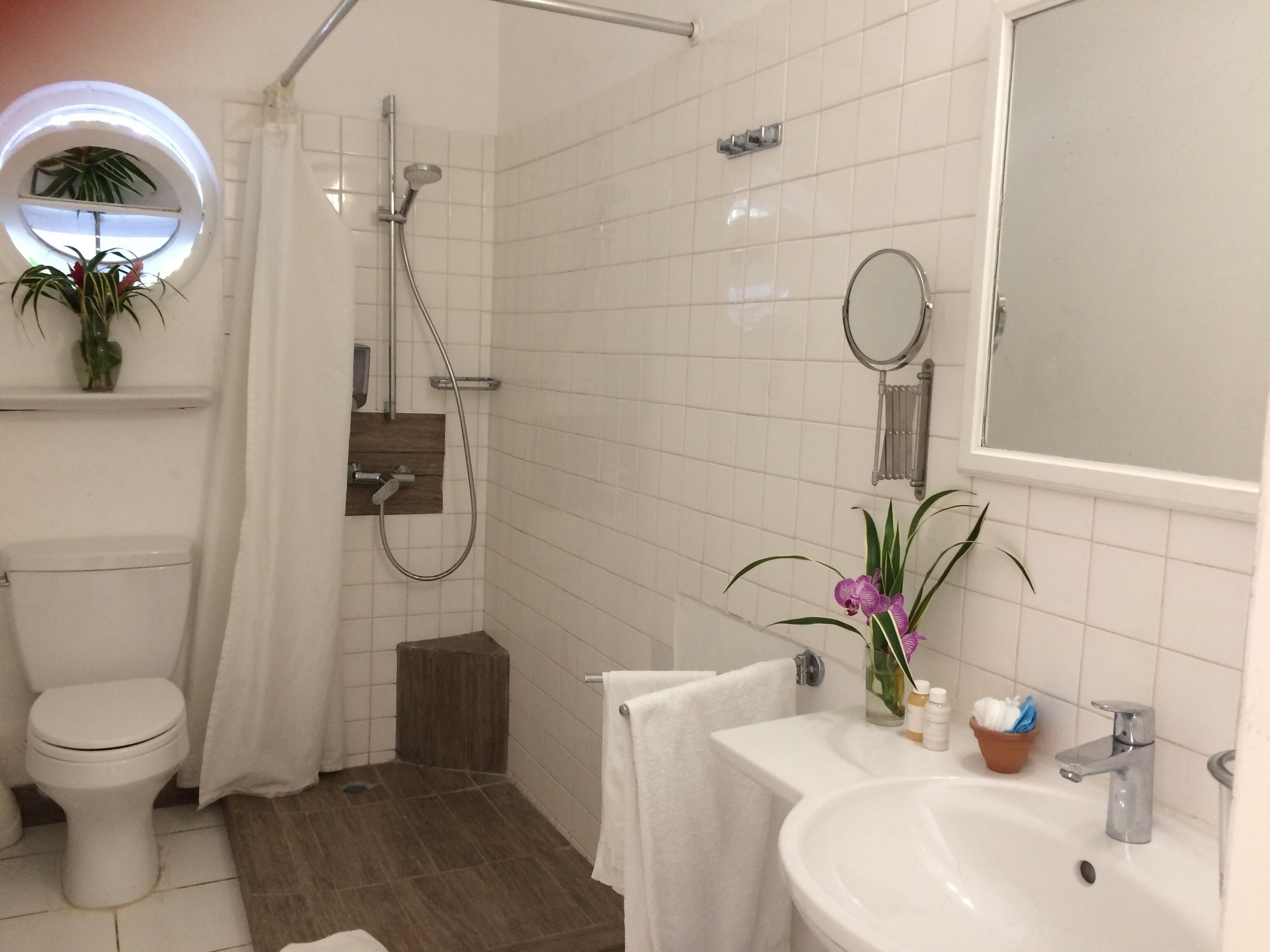 in-room safe, free wifi, bed sheets