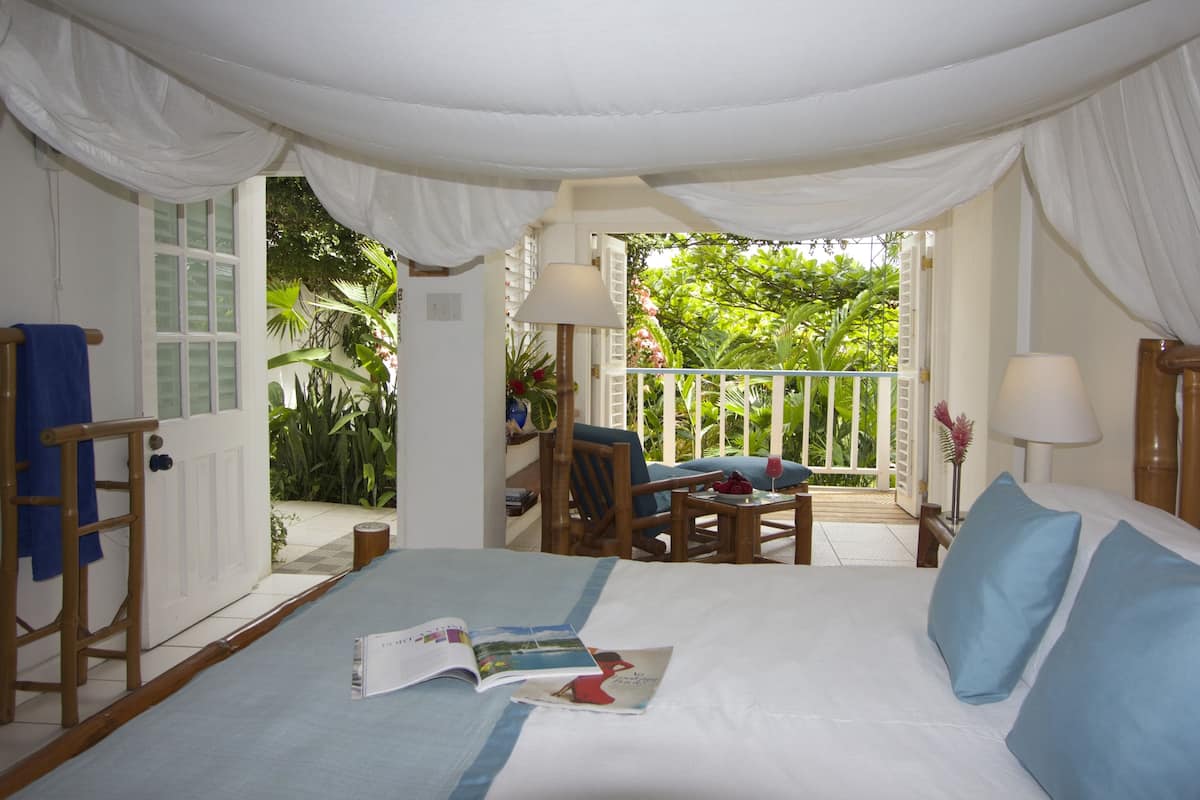In-room safe, free WiFi, bed sheets