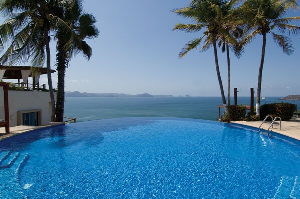 Outdoor pool, sun loungers