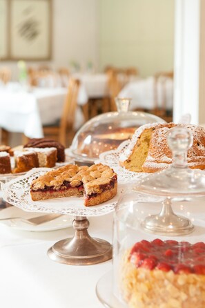 Free daily buffet breakfast - Hotel Greif, a Member of Design Hotels (Bolzano)