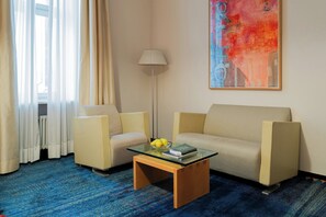 Hypo-allergenic bedding, down duvets, minibar, in-room safe