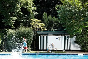 Outdoor pool, pool loungers