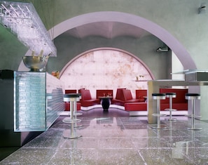 Cocktail bar