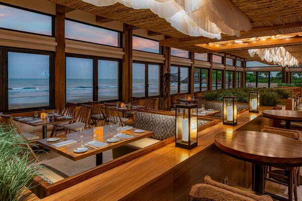 5 restaurants; breakfast, lunch, and dinner served