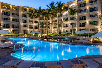 2 outdoor pools