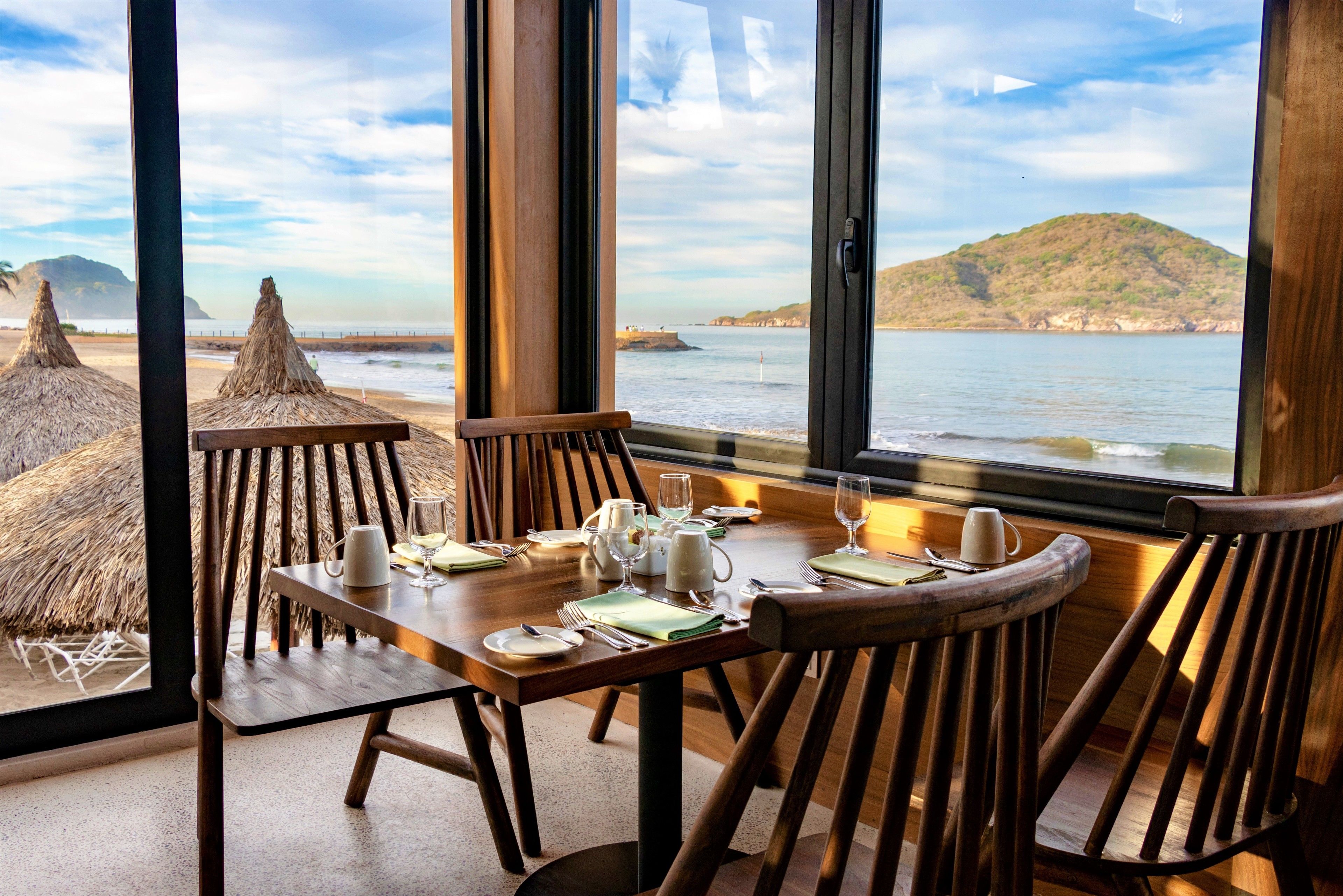 5 間餐廳，供應早餐、午餐和晚餐，義大利料理