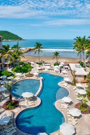 2 outdoor pools
