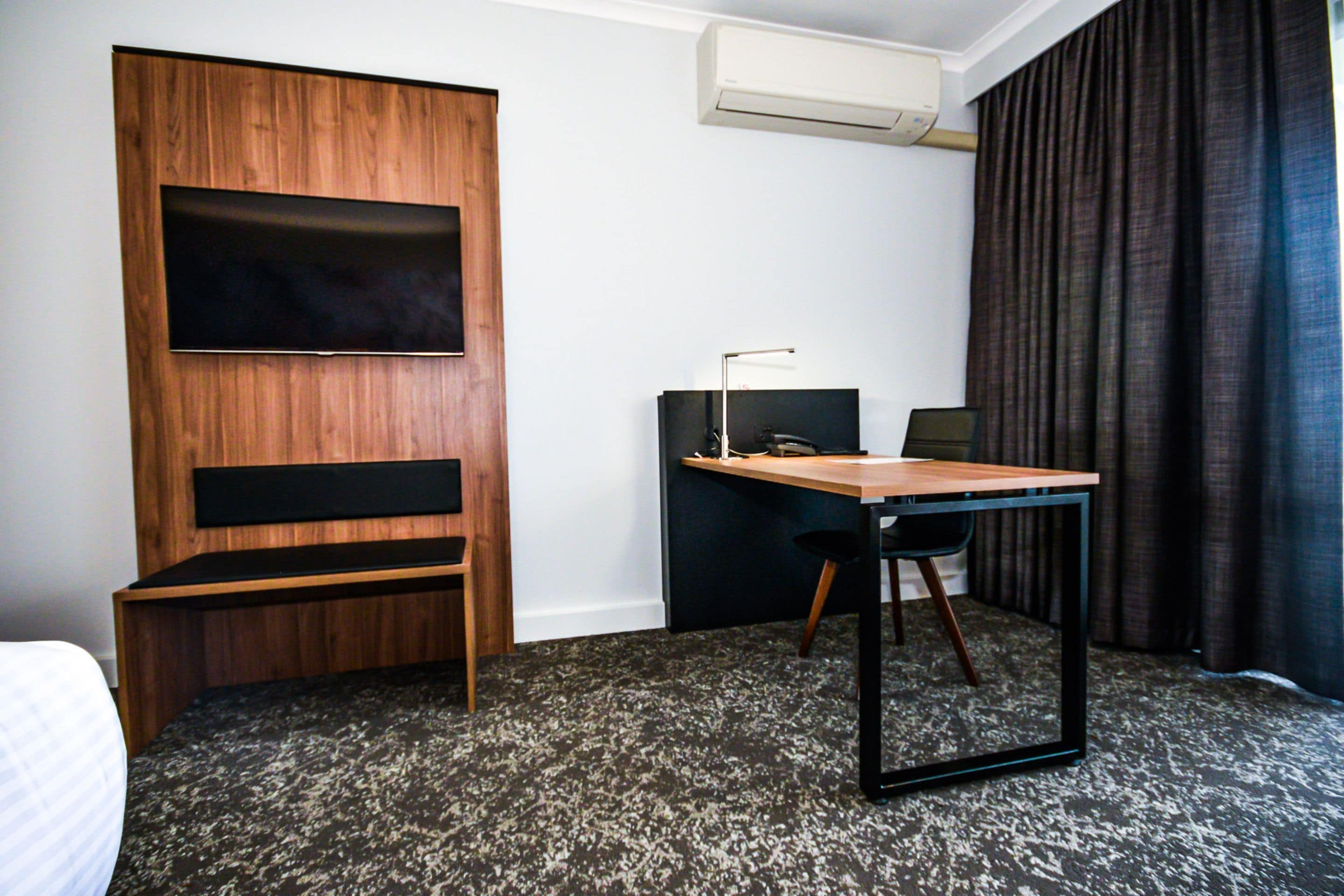 in-room safe, desk, laptop workspace, blackout curtains