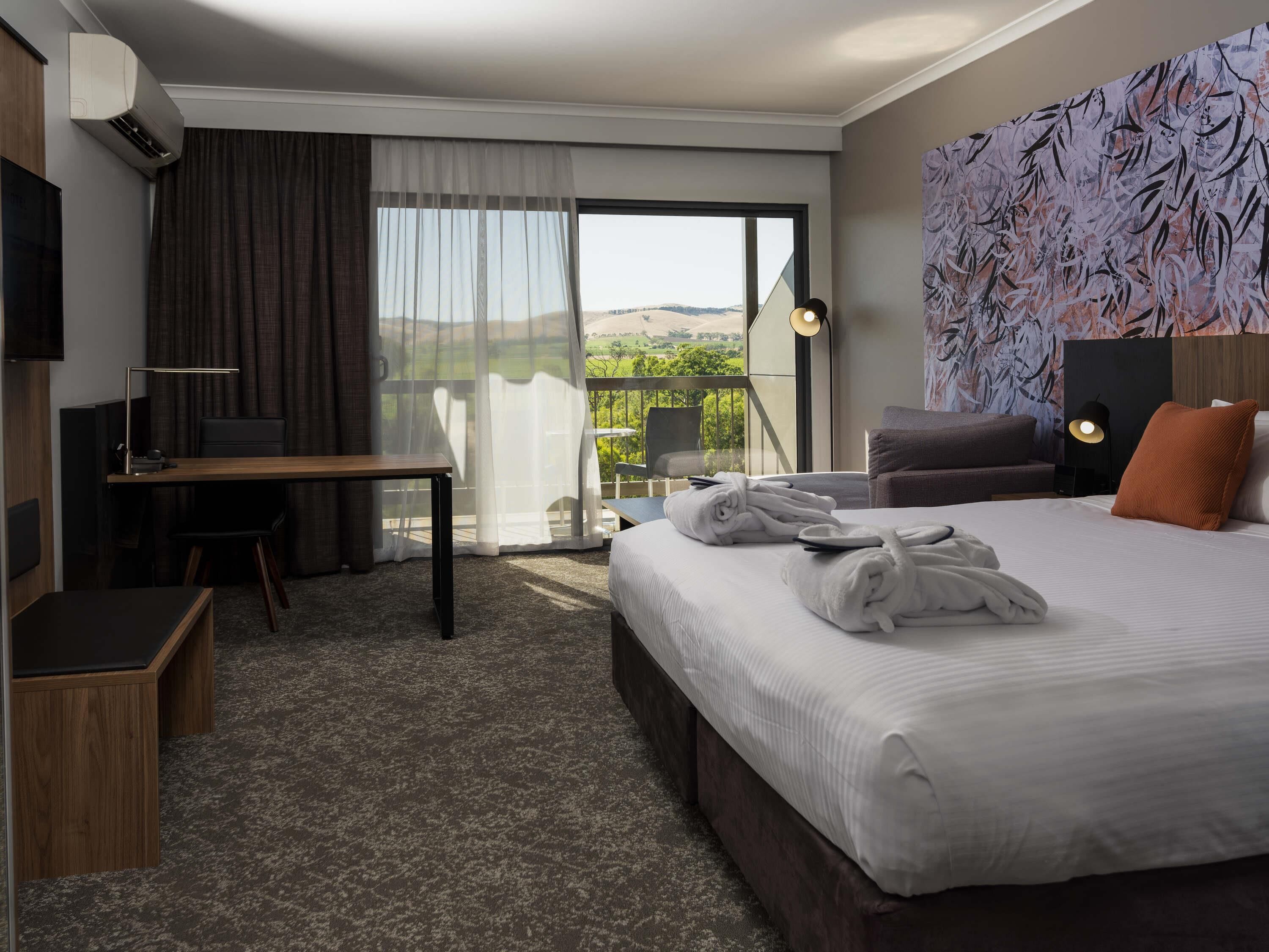 Superior Room, 1 King Bed | In-room safe, desk, laptop workspace, blackout drapes