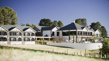 Couples treatment rooms, body treatments, hydrotherapy, aromatherapy