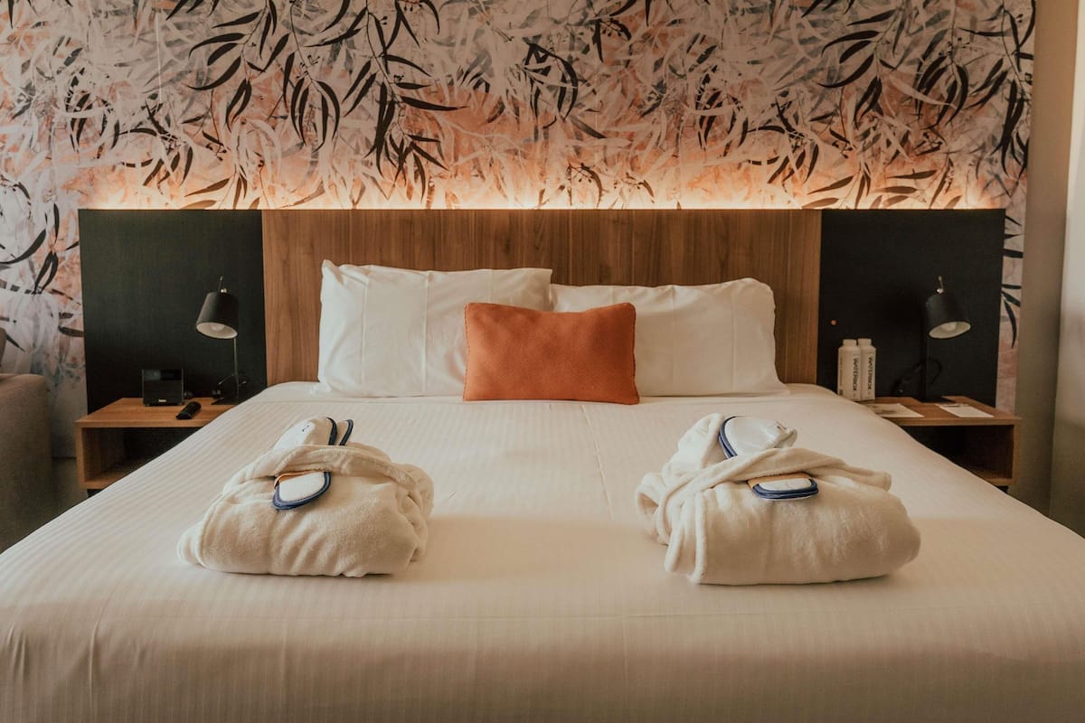 in-room safe, desk, laptop workspace, blackout curtains