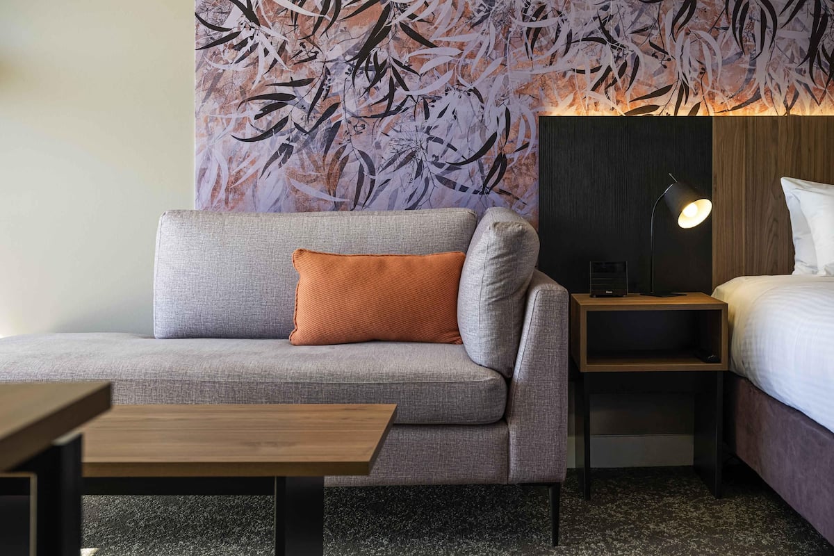 Coffre-fort, bureau, espace de travail pour ordinateurs portables