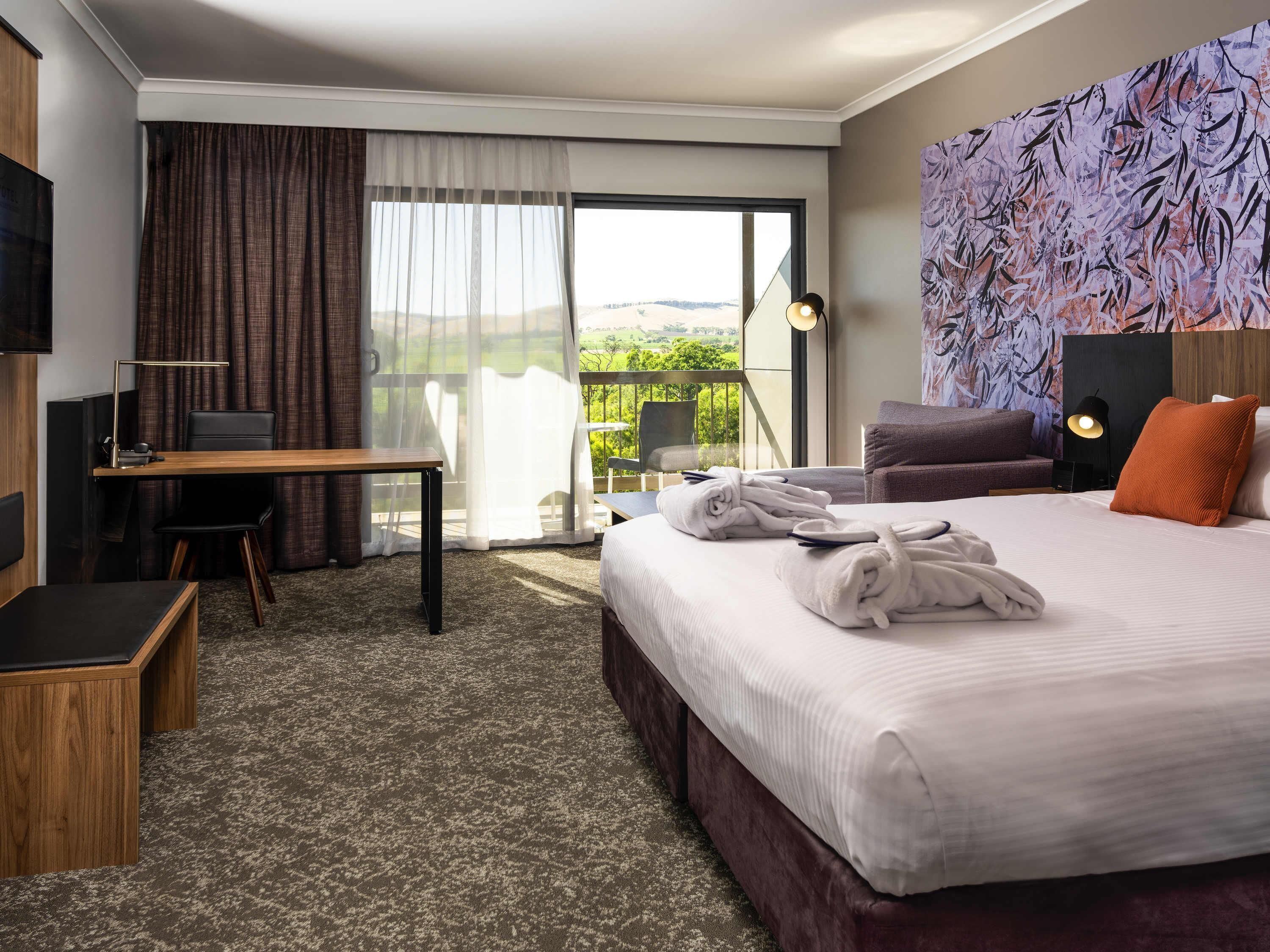 Superior Room, 1 King Bed | In-room safe, desk, laptop workspace, blackout drapes