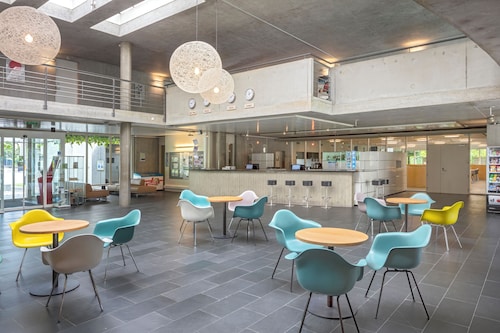 Lausanne Youth Hostel Jeunotel