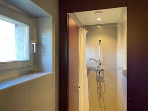Douche, serviettes fournies