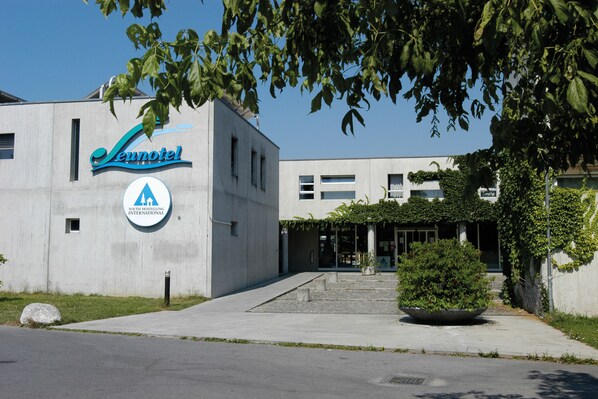 A modern building with a sign reading "Leunotel Youth Hostel International".