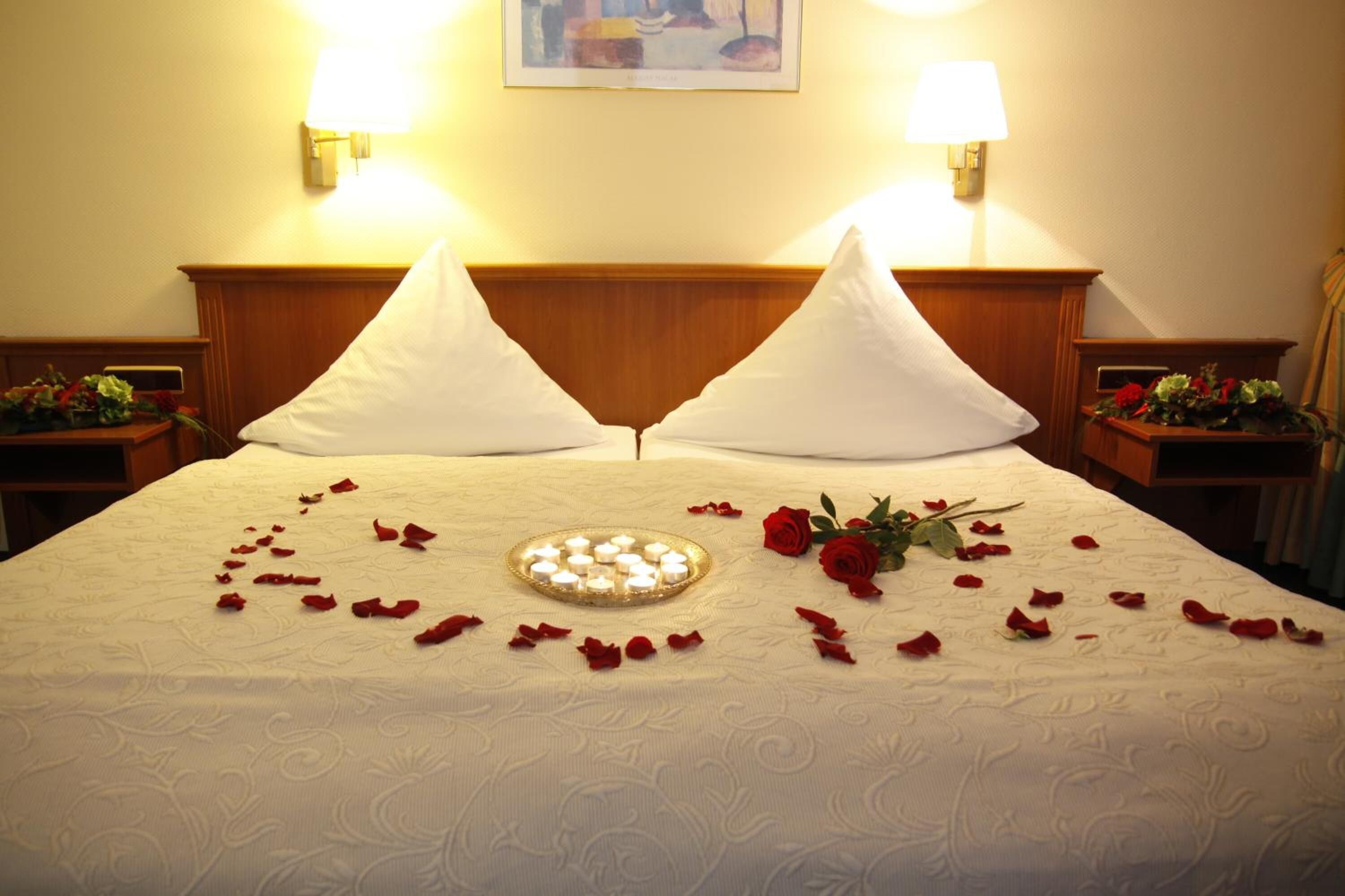 1 bedroom, hypo-allergenic bedding, minibar, in-room safe