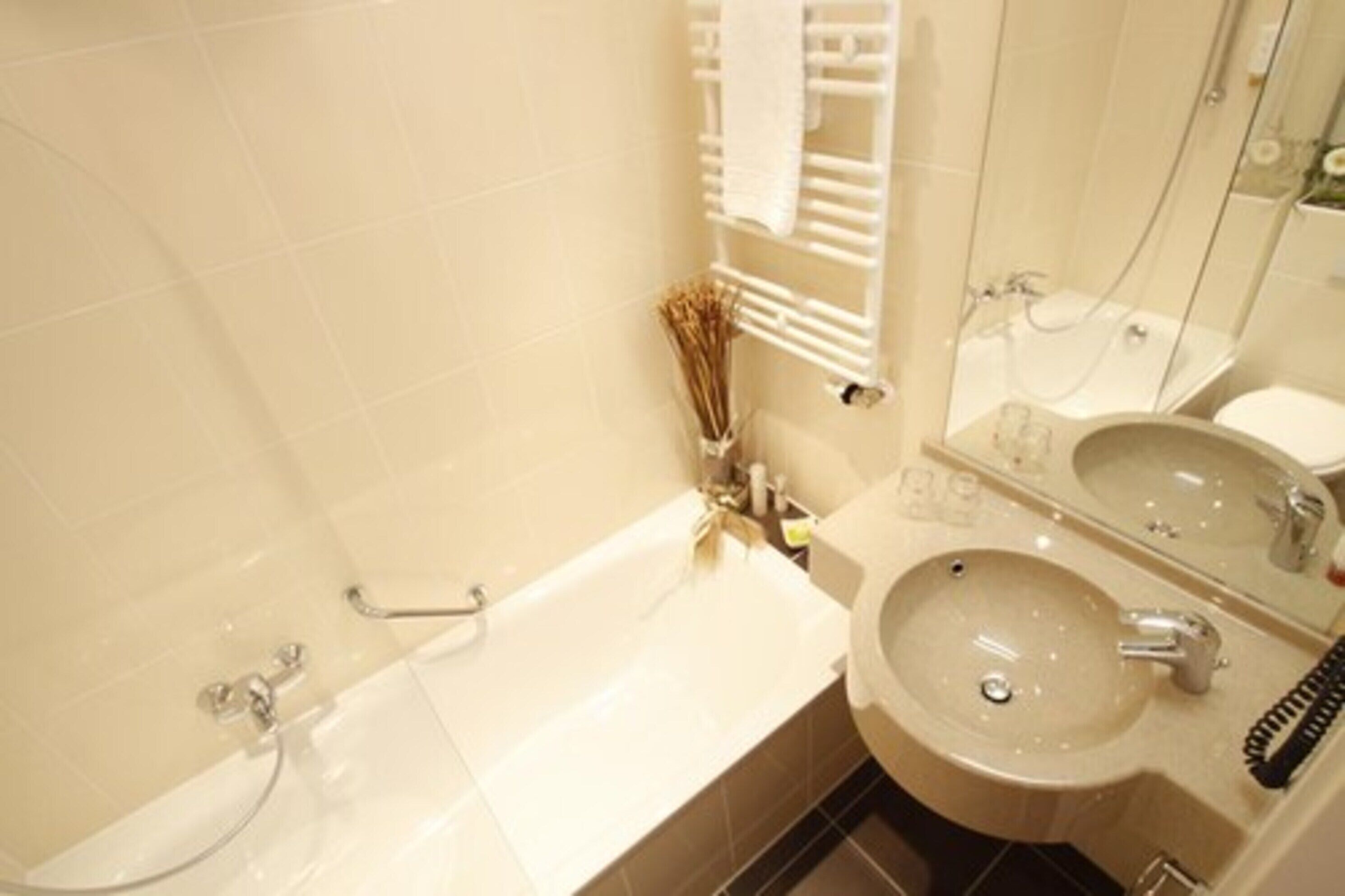 standard double room | bathroom | hair dryer, towels