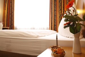 Hypo-allergenic bedding, minibar, in-room safe, desk