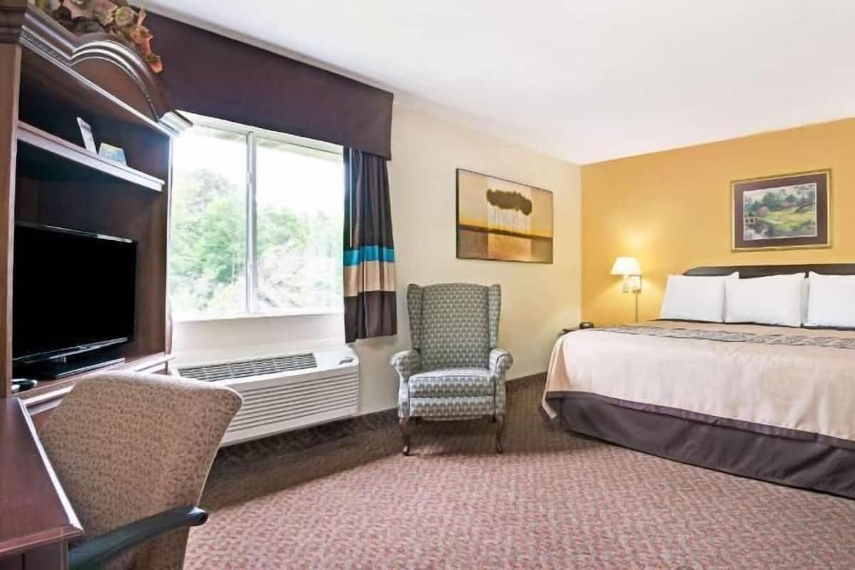 Desk, iron/ironing board, free WiFi, bed sheets