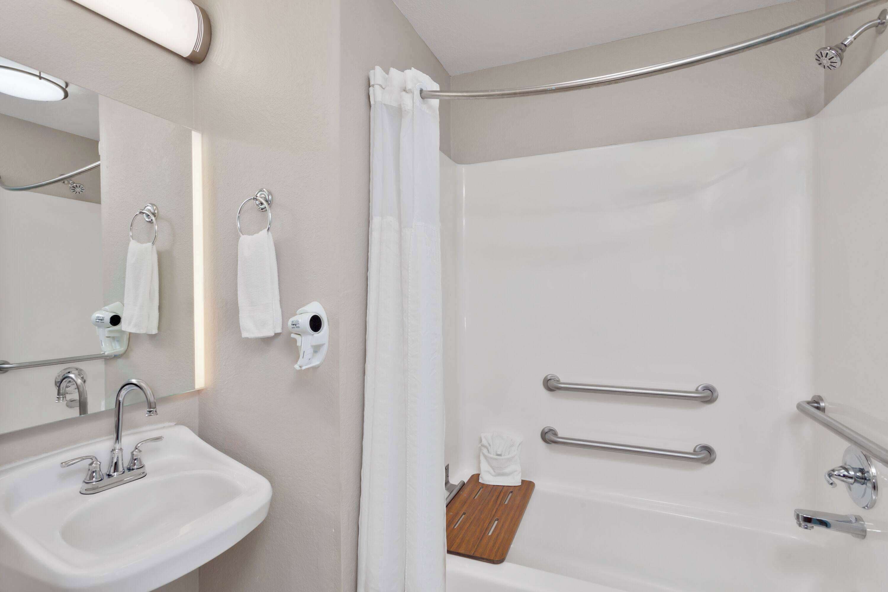 Room, 1 Queen Bed, Accessible | Accessible bathroom