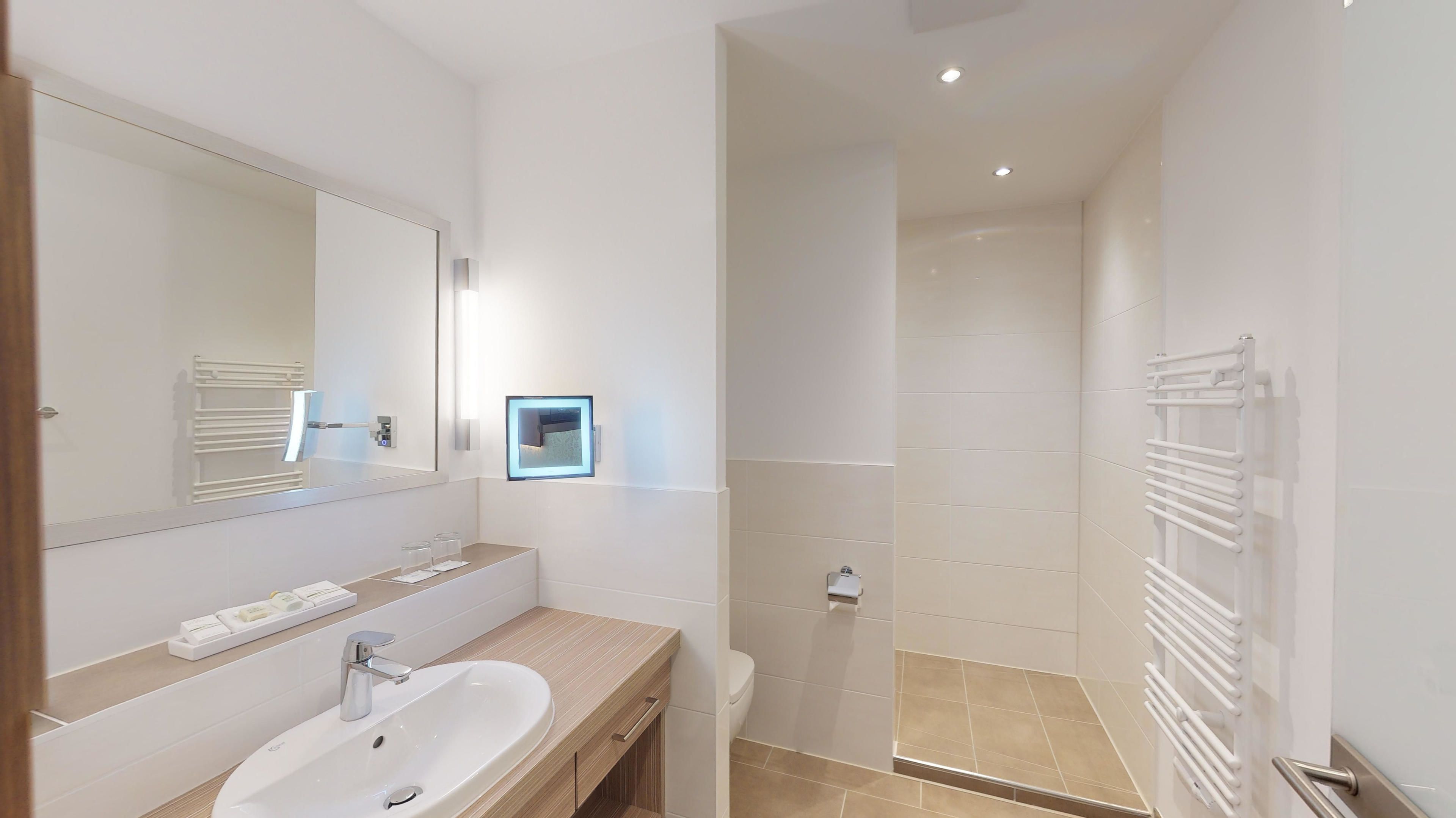 shower, free toiletries, hair dryer, towels