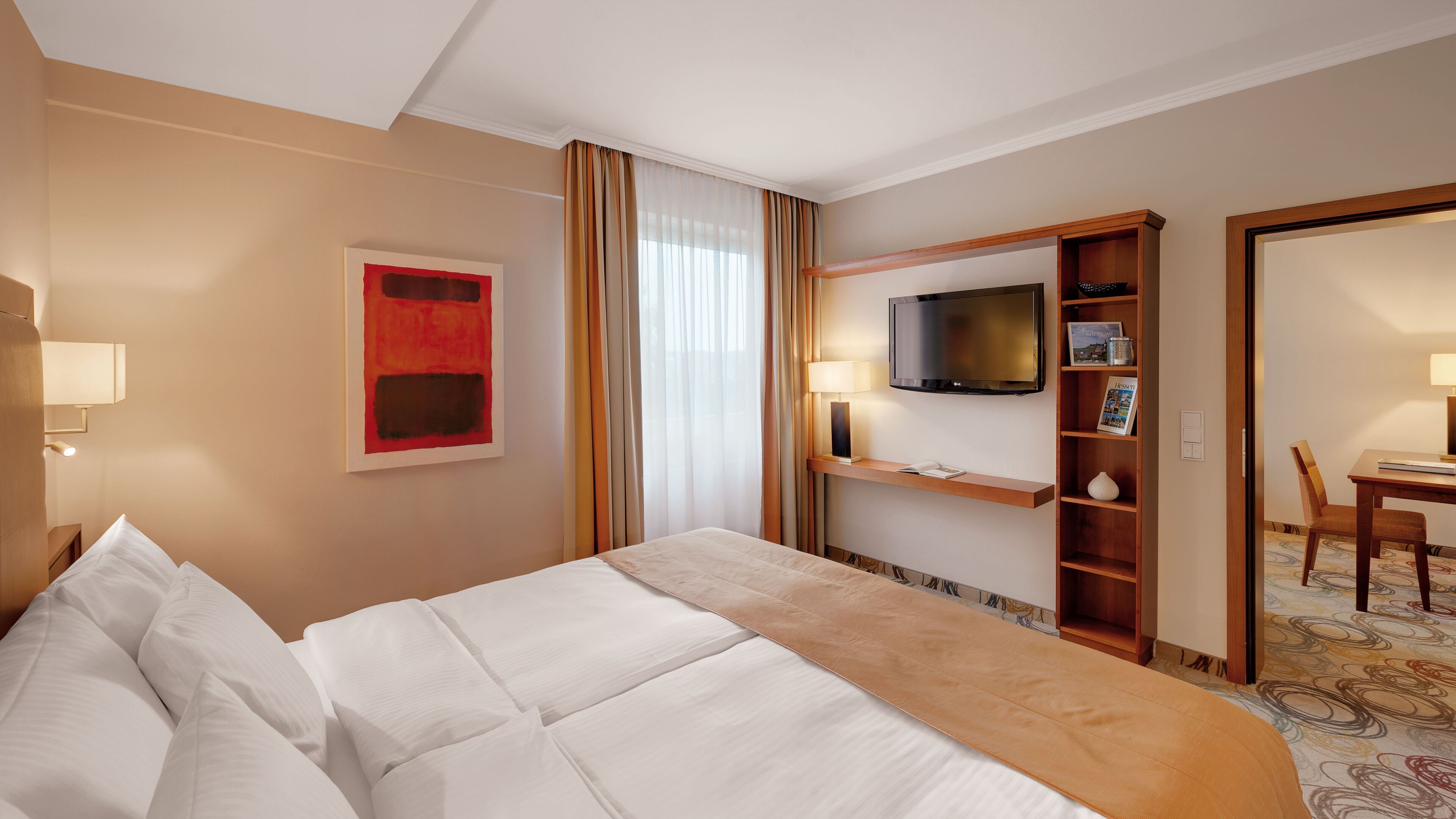 Suite junior | Ropa de cama hipoalergénica, edredones de plumas, minibar y caja fuerte